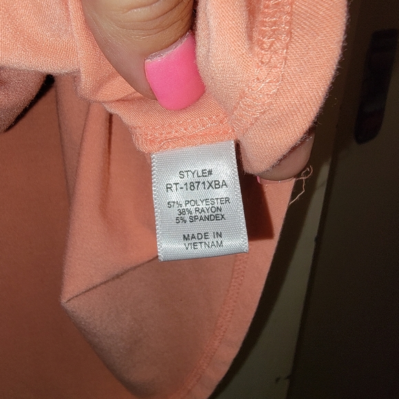 NWOT Zenana coral short sleeve with buttons Size 1x - Picture 3 of 5